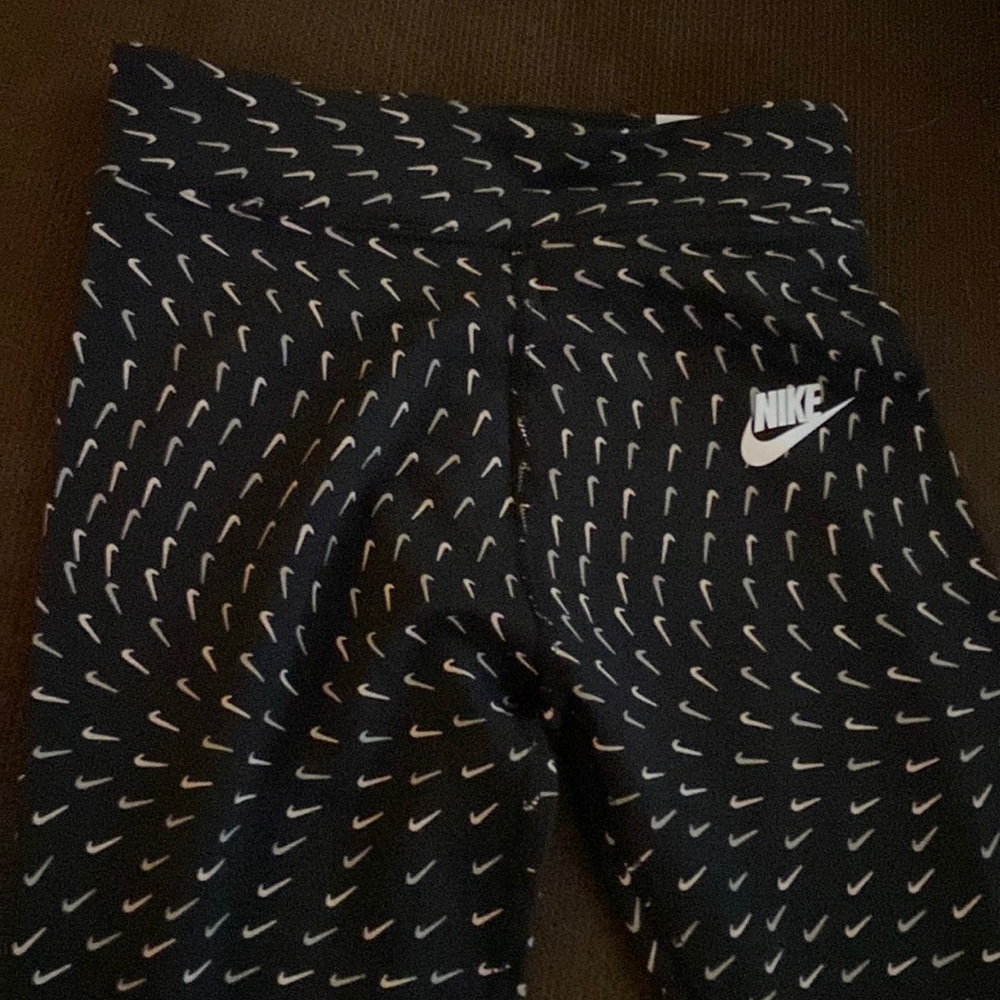 Girls (L)arge tights NIKE black with white swoosh pattern